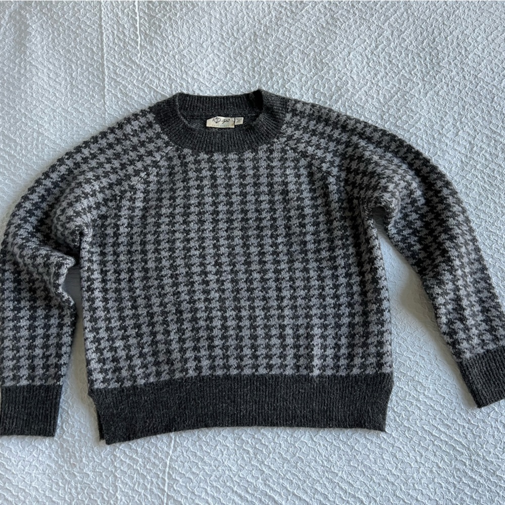 R. Daylton black and white checked sweater